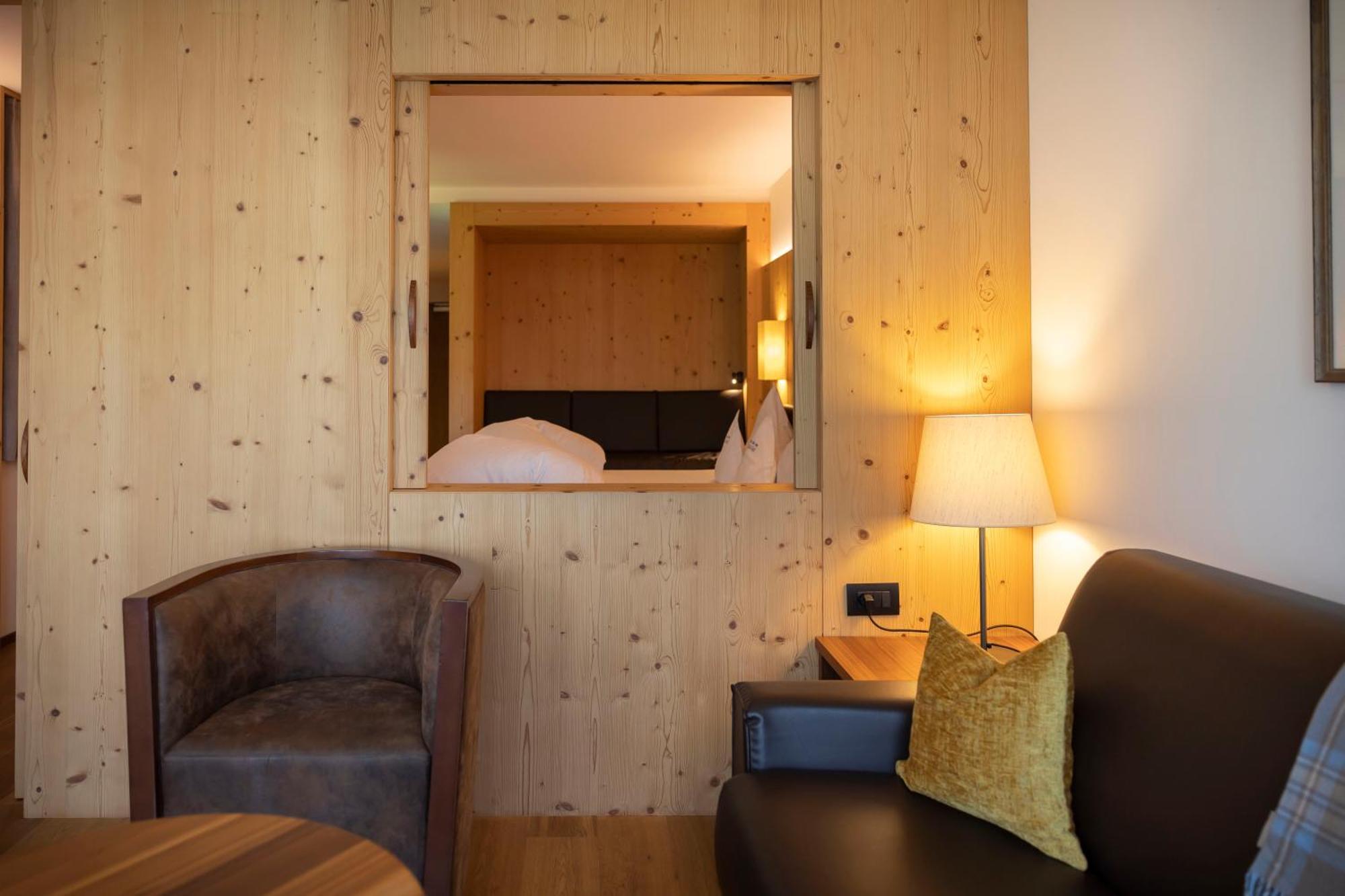 Artnatur Dolomites Hotel & Spa Siusi Oda fotoğraf
