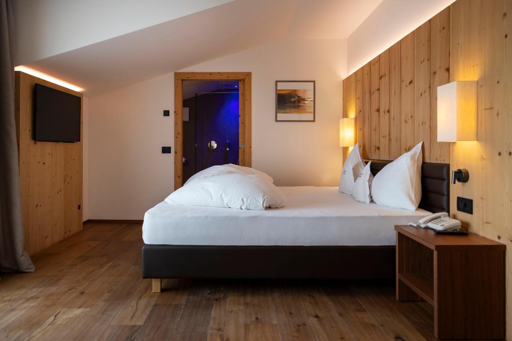 Artnatur Dolomites Hotel & Spa Siusi Oda fotoğraf